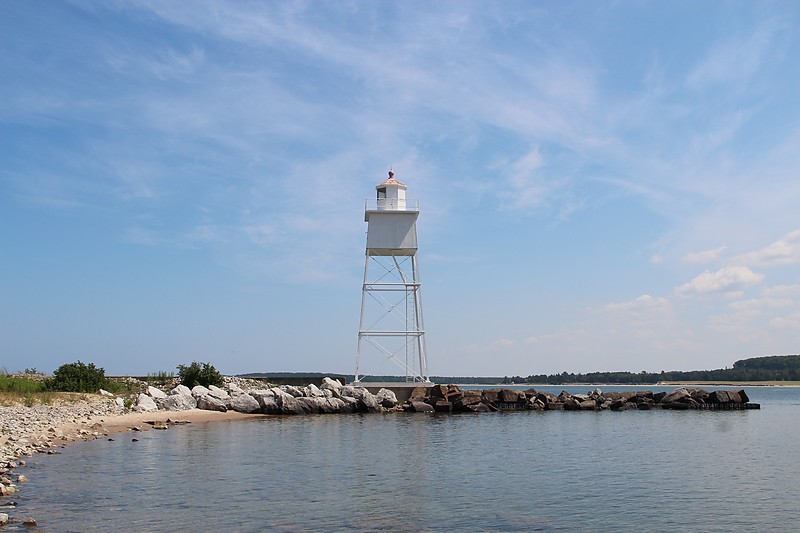 Michigan / Grand Marais Harbor of Refuge Inner light
Author of the photo: [url=http://www.flickr.com/photos/21953562@N07/]C. Hanchey[/url]
Keywords: Michigan;Lake Superior;United States