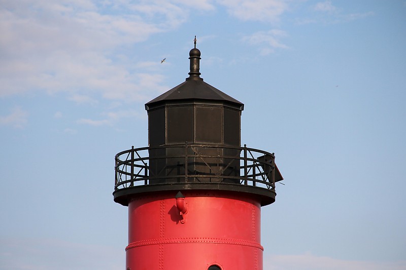 Wisconsin / Milwaukee Pierhead lighthouse - lantern
Author of the photo: [url=http://www.flickr.com/photos/21953562@N07/]C. Hanchey[/url]
Keywords: Wisconsin;Milwaukee;Lake Michigan;United States;Lantern