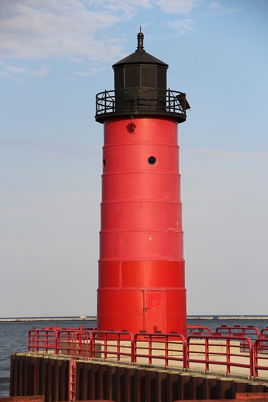 Wisconsin / Milwaukee Pierhead lighthouse
Author of the photo: [url=http://www.flickr.com/photos/21953562@N07/]C. Hanchey[/url]
Keywords: Wisconsin;Milwaukee;Lake Michigan;United States