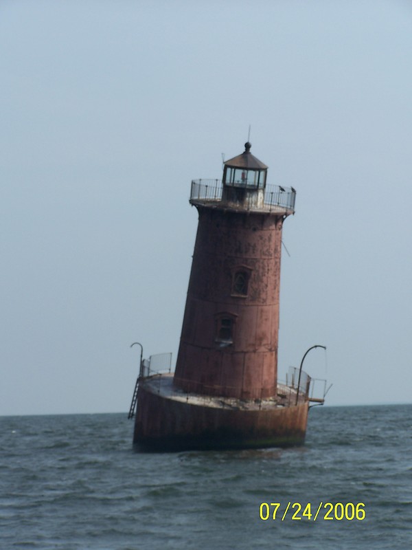 Maryland / Chesapeake Bay / Sharps Island Lighthouse
Author of the photo: [url=https://www.flickr.com/photos/bobindrums/]Robert English[/url]
Keywords: Chesapeake Bay;Maryland;United States;Offshore