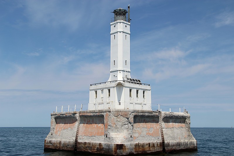 Michigan / Grays Reef lighthouse
Author of the photo: [url=http://www.flickr.com/photos/21953562@N07/]C. Hanchey[/url]
Keywords: Michigan;Lake Michigan;United States;Offshore