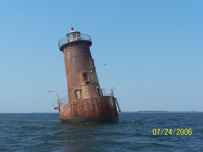 Maryland / Chesapeake Bay / Sharps Island Lighthouse
Author of the photo: [url=https://www.flickr.com/photos/bobindrums/]Robert English[/url]
Keywords: Chesapeake Bay;Maryland;United States;Offshore