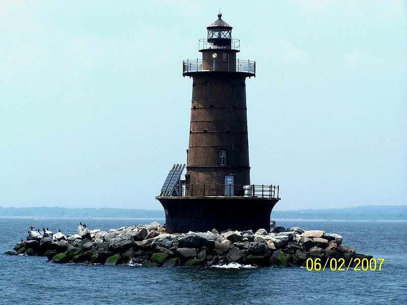 New York / West Bank lighthouse
AKA Staten Island Range Front
Author of the photo: [url=https://www.flickr.com/photos/bobindrums/]Robert English[/url]
Keywords: New York;United States;Offshore;Staten Island