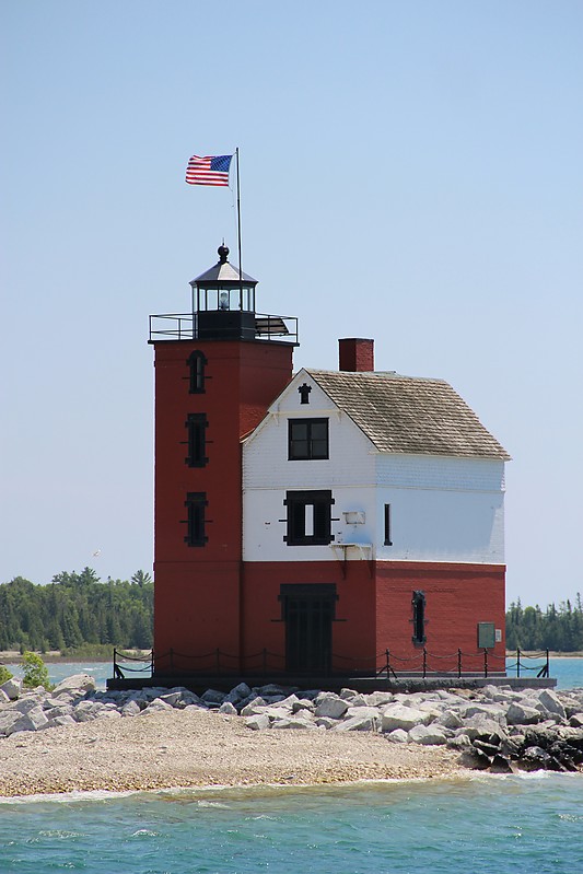 Michigan / Strait of Mackinac (between the lakes Huron & Michigan) / Round Island Lighthouse
Author of the photo: [url=http://www.flickr.com/photos/21953562@N07/]C. Hanchey[/url]
Keywords: Michigan;Strait of Mackinac;Lake Huron;United States