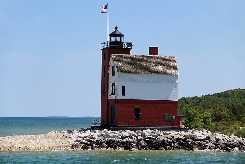 Michigan / Strait of Mackinac (between the lakes Huron & Michigan) / Round Island Lighthouse
Author of the photo: [url=http://www.flickr.com/photos/21953562@N07/]C. Hanchey[/url]
Keywords: Michigan;Strait of Mackinac;Lake Huron;United States