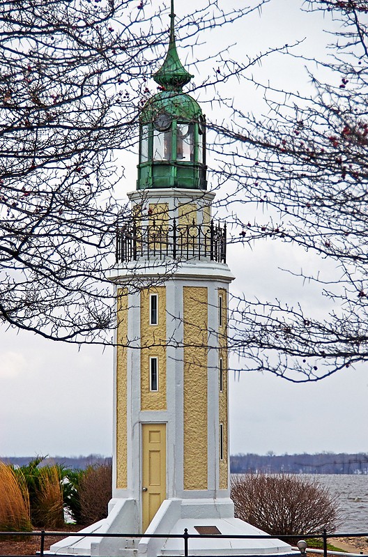 Wisconsin / Oshkosh / Bray's Point lighthouse
AKA Rockwell
Author of the photo: [url=http://www.flickr.com/photos/papa_charliegeorge/]Charlie Kellogg[/url]
Keywords: Lake Winnebago;Wisconsin;Oshkosh;United States