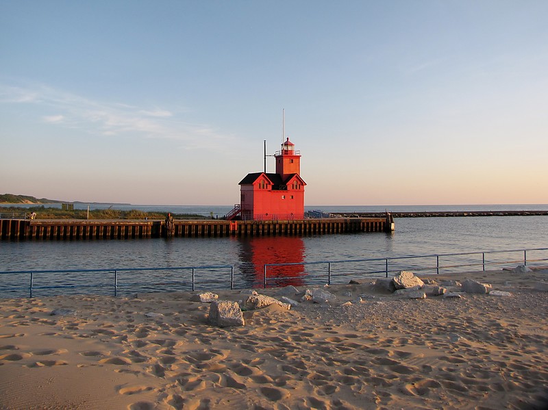 Michigan /  Holland Harbor South Pierhead lighthouse
AKA Big Red
Author of the photo: [url=https://www.flickr.com/photos/bobindrums/]Robert English[/url]

Keywords: Michigan;Holland;Lake Michigan;United States