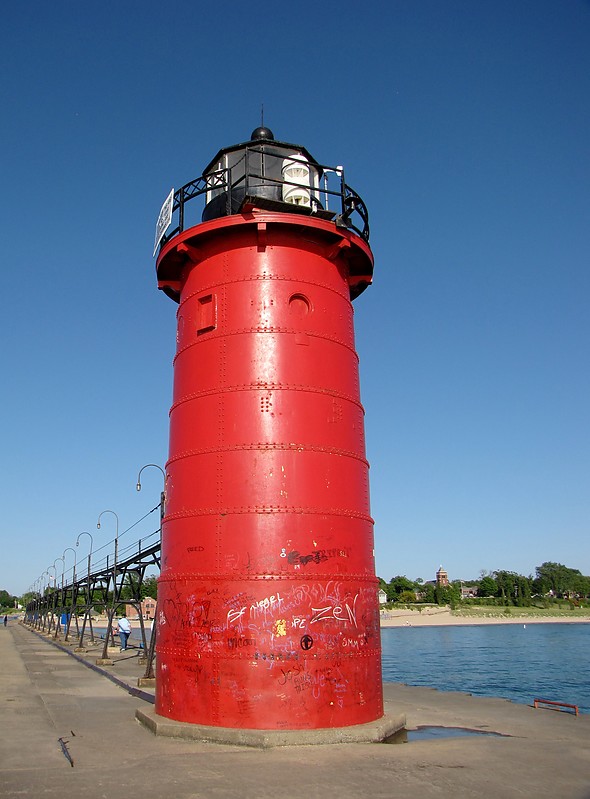 Michigan / South Haven South Pierhead lighthouse
Author of the photo: [url=https://www.flickr.com/photos/bobindrums/]Robert English[/url]
Keywords: Michigan;Lake Michigan;United States;South Haven