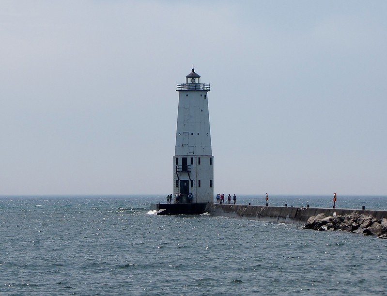 Michigan / Frankfort North Breakwater lighthouse
Author of the photo: [url=https://www.flickr.com/photos/bobindrums/]Robert English[/url]
Keywords: Michigan;United States;Lake Michigan