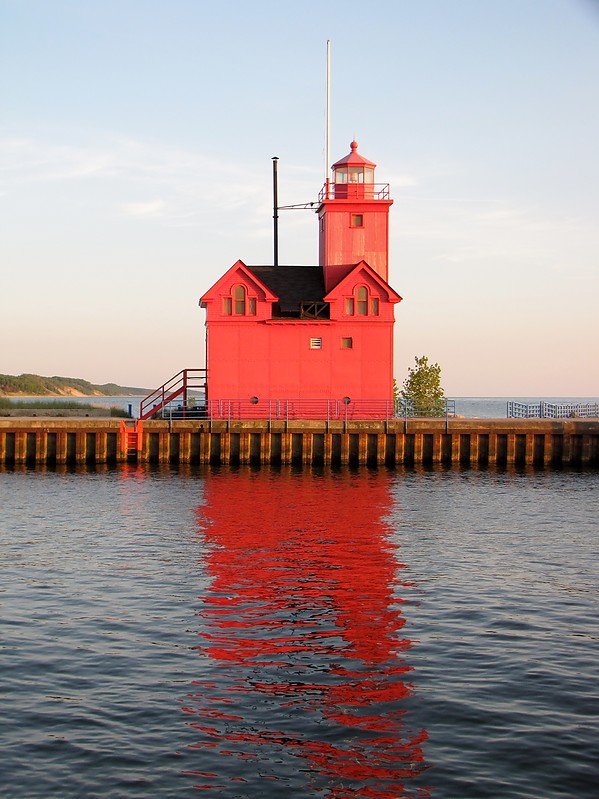 Michigan /  Holland Harbor South Pierhead lighthouse
AKA Big Red
Author of the photo: [url=https://www.flickr.com/photos/bobindrums/]Robert English[/url]

Keywords: Michigan;Holland;Lake Michigan;United States