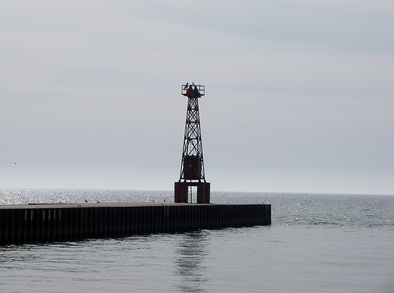 Michigan / Pentwater South Pierhead light no4
Author of the photo: [url=https://www.flickr.com/photos/bobindrums/]Robert English[/url]
Keywords: Michigan;Lake Michigan;United States;Pentwater