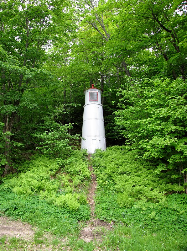 Michigan / Munising Range Rear lighthouse
Author of the photo: [url=https://www.flickr.com/photos/bobindrums/]Robert English[/url]

Keywords: Michigan;Lake Superior;United States