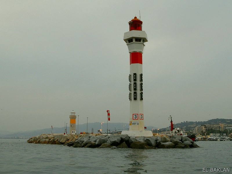 Cannes (Môle de l'Ouest) lighthouse (front) and Cannes old lighthouse (behind)
Keywords: Cannes;France;Mediterranean sea