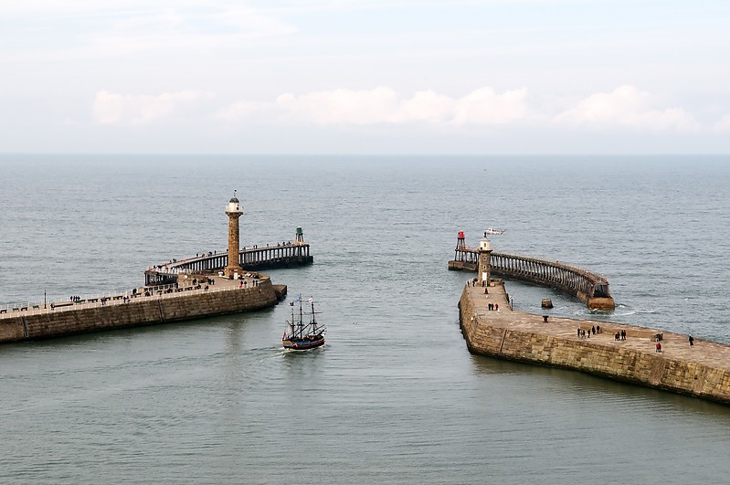 Whitby harbour lighthouses
Left stone tower: Whitby West Pier old lighthouse 
Left sceletal tower with lantern: Whitby West Pier light
Right stone tower: Whitby East Pier old lighthouse 
Right sceletal tower with lantern: Whitby East Pier light
Permission granted by [url=http://sean.kiev.ua/]Sean[/url]
Keywords: Scarborough;England;North sea;United Kingdom