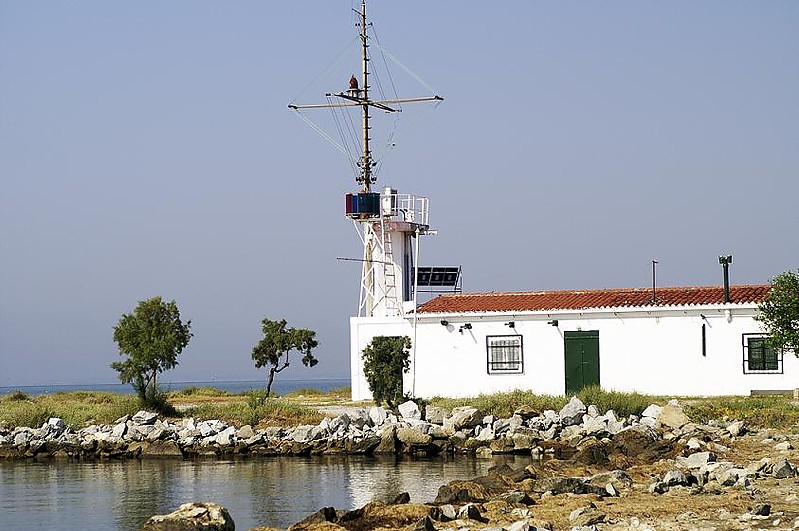Axios lighthouse
AKA K?voura 
Source of the photo: [url=http://www.faroi.com/]Lighthouses of Greece[/url]

Keywords: Thessaloniki;Greece;Aegean sea