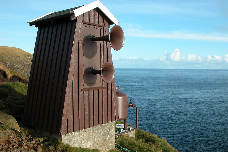 Akraberg lighthouse - Fog horn
Author of the photo: [url=http://www.flickr.com/photos/14716771@N05/]Erik Christensen[/url]
Keywords: Faroe Islands;Atlantic ocean;Siren