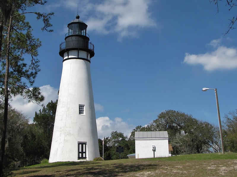 Florida / Amelia Island lighthouse
Author of the photo: [url=https://www.flickr.com/photos/bobindrums/]Robert English[/url]

Keywords: Florida;United States;Atlantic ocean;Fernandina Beach