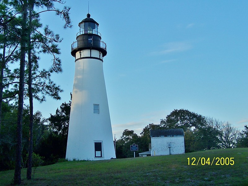 Florida / Amelia Island lighthouse
Author of the photo: [url=https://www.flickr.com/photos/bobindrums/]Robert English[/url]
Keywords: Florida;United States;Atlantic ocean;Fernandina Beach