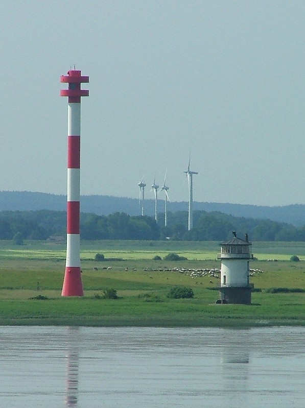 Elbe river / Balje Rear Range lighthouse and old Balje light (lowest)
Author of the photo: [url=https://www.flickr.com/photos/larrymyhre/]Larry Myhre[/url]
Keywords: Elbe;Germany;Balje
