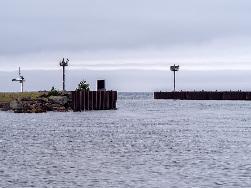 Bete Grise / Lac La Belle North (left) and South (right) Pierhead light
Author of the photo: [url=https://www.flickr.com/photos/selectorjonathonphotography/]Selector Jonathon Photography[/url]
Keywords: Lake Superior;Michigan;United States