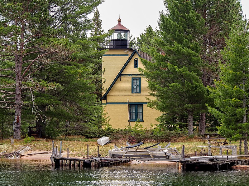 Michigan / Mendota lighthouse
AKA Bete Grise
Author of the photo: [url=https://www.flickr.com/photos/selectorjonathonphotography/]Selector Jonathon Photography[/url]
Keywords: Michigan;Lake Superior;United States