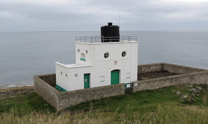 Bamburgh / Black Rock Point Lighthouse
Author of the photo: [url=https://www.flickr.com/photos/21475135@N05/]Karl Agre[/url]
Keywords: Bamburgh;North sea;England;United Kingdom;Farne Islands