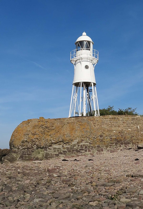 Blacknore Point lighthouse
Author of the photo: [url=https://www.flickr.com/photos/21475135@N05/]Karl Agre[/url]
Keywords: Bristol channel;Somerset;England;United Kingdom