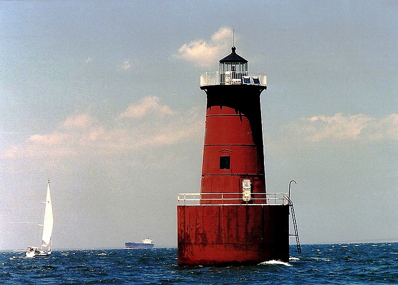 Maryland / Chesapeake Bay / Bloody Point Bar Lighthouse
Photo 1989
Author of the photo:[url=https://www.flickr.com/photos/lighthouser/sets]Rick[/url]

Keywords: Chesapeake Bay;Maryland;United States;Offshore