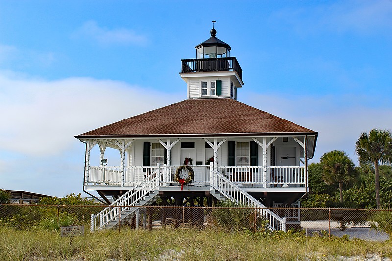 Florida / Boca Grande lighthouse
AKA Port Boca Grande, Gasparilla Island
Author of the photo: [url=https://www.flickr.com/photos/31291809@N05/]Will[/url]
Keywords: Florida;Gulf of Mexico;United States;Fort Myers