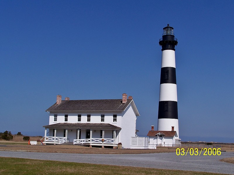 North Carolina / Bodie Island lighthouse
Author of the photo: [url=https://www.flickr.com/photos/bobindrums/]Robert English[/url]
Keywords: North Carolina;United States;Atlantic ocean