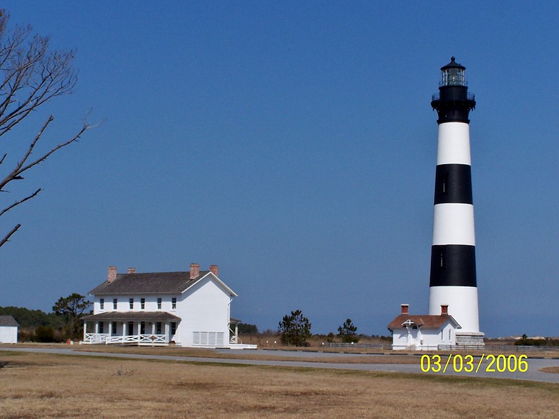 North Carolina / Bodie Island lighthouse
Author of the photo: [url=https://www.flickr.com/photos/bobindrums/]Robert English[/url]
Keywords: North Carolina;United States;Atlantic ocean