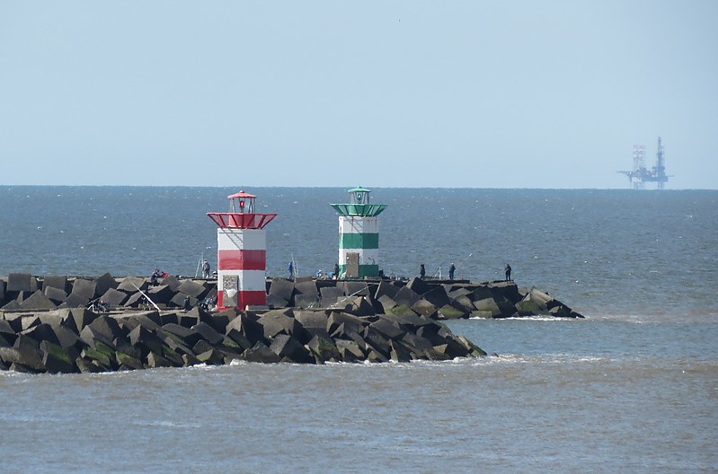 Scheveningen / Noorderhoofd (Red) & Zuiderhoofd (Green) lights
Author of the photo: [url=https://www.flickr.com/photos/21475135@N05/]Karl Agre[/url]
Keywords: Den Haag;Netherlands;North Sea