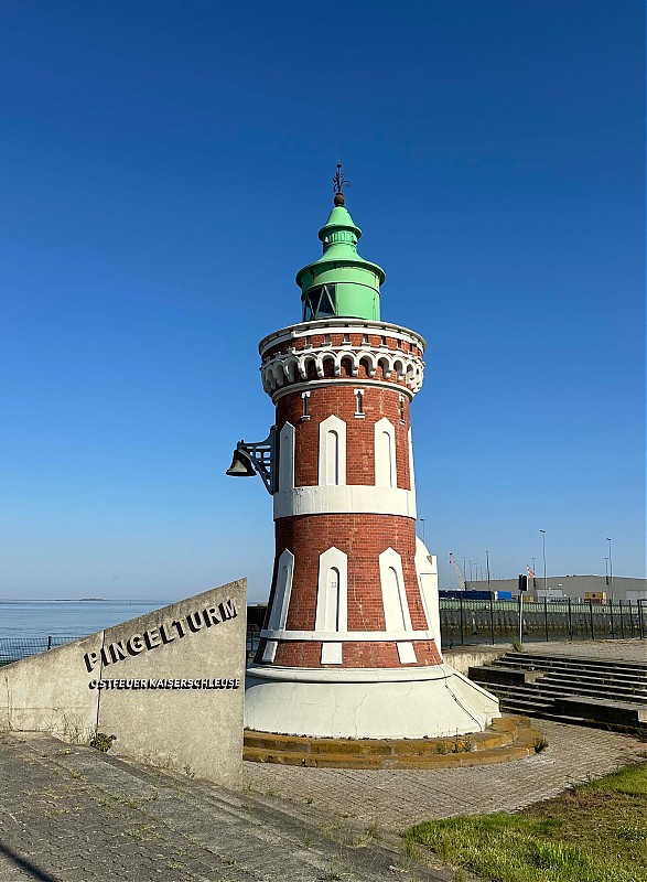 Bremerhaven / East Mole lighthouse
Author of the photo: [url=https://www.flickr.com/photos/21475135@N05/]Karl Agre[/url]
Keywords: Bremerhaven;Germany;North sea