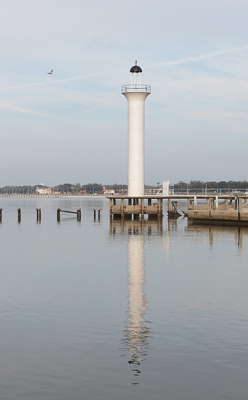 Mississippi / Broadwater Beach Marina light
Author of the photo: [url=https://www.flickr.com/photos/21475135@N05/]Karl Agre[/url]

Keywords: Mississippi;United States;Gulf of Mexico