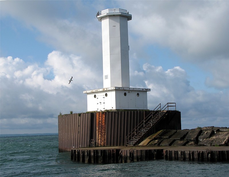 New York / Buffalo Harbor Outer Breakwater light
Author of the photo: [url=https://www.flickr.com/photos/bobindrums/]Robert English[/url]
Keywords: New York;Buffalo;United States;Lake Erie