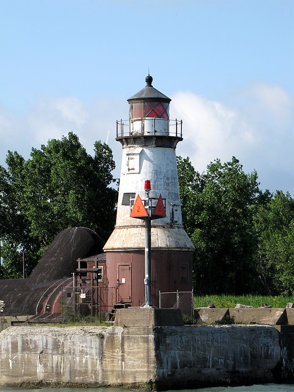 New York / Buffalo Harbor South Entrance (South Buffalo) lighthouse and current light
Author of the photo: [url=https://www.flickr.com/photos/bobindrums/]Robert English[/url]
Keywords: New York;Buffalo;United States;Lake Erie