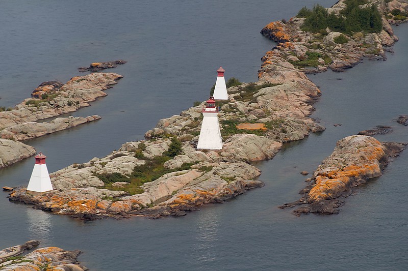 Georgian Bay / Bustard Rocks lighthouses
Left to right: 
Bustard Rocks Westbound Range Front, 1875 (inactive, height 6m)
Bustard Rocks lighthouse, 1893
Bustard Rocks Eastbound Range Front, 1875 (inactive, height 6m)
Photo source:[url=http://lighthousesrus.org/index.htm]www.lighthousesRus.org[/url]
Non-commercial usage with attribution allowed

Keywords: Canada;Georgian Bay;Parry Sound;Ontario