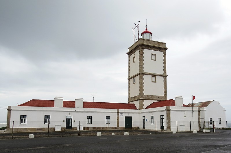Peniche / Cabo Carvoeiro lighthouse
Author of the photo: [url=https://www.flickr.com/photos/larrymyhre/]Larry Myhre[/url]
Keywords: Peniche;Portugal;Atlantic ocean