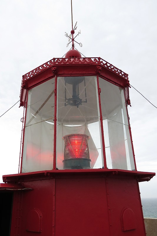 Peniche / Cabo Carvoeiro lighthouse - lantern
Author of the photo: [url=https://www.flickr.com/photos/larrymyhre/]Larry Myhre[/url]
Keywords: Peniche;Portugal;Atlantic ocean;Lantern