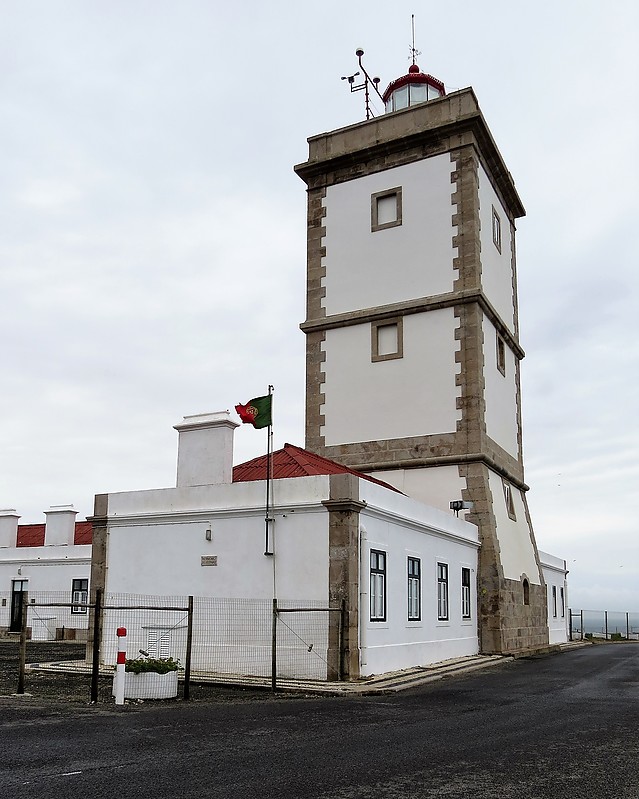 Peniche / Cabo Carvoeiro lighthouse
Author of the photo: [url=https://www.flickr.com/photos/larrymyhre/]Larry Myhre[/url]
Keywords: Peniche;Portugal;Atlantic ocean