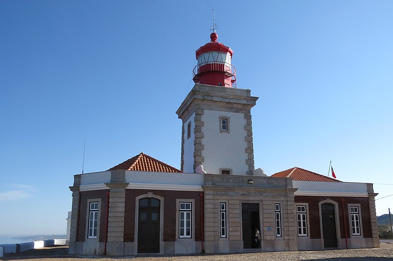 Cabo da Roca Lighthouse
Author of the photo: [url=https://www.flickr.com/photos/larrymyhre/]Larry Myhre[/url]
Keywords: Portugal;Atlantic ocean