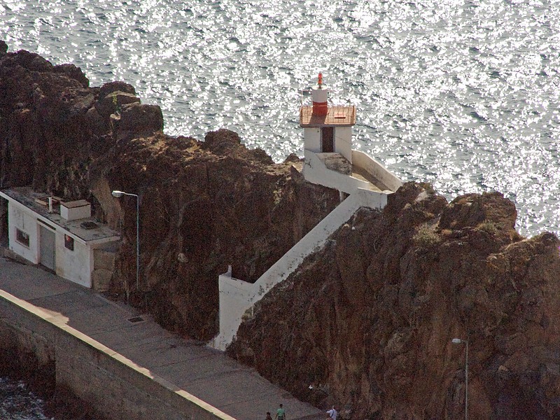Madeira / Camara de Lobos lighthouse
'Photo source:[url=http://lighthousesrus.org/index.htm]www.lighthousesRus.org[/url]
Keywords: Madeira;Portugal;Atlantic ocean