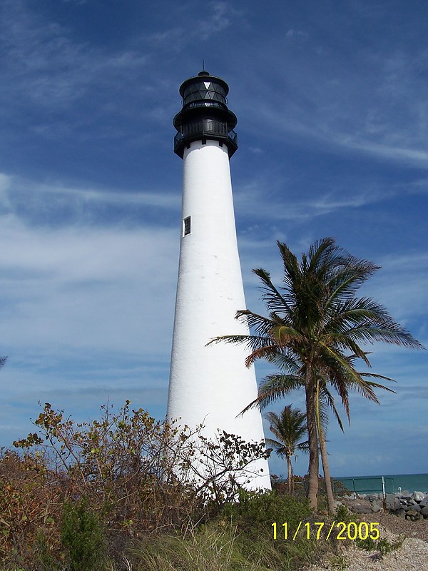 Florida / Cape Florida Lighthouse
Author of the photo: [url=https://www.flickr.com/photos/bobindrums/]Robert English[/url]
Keywords: Florida;United States;Miami;Atlantic ocean