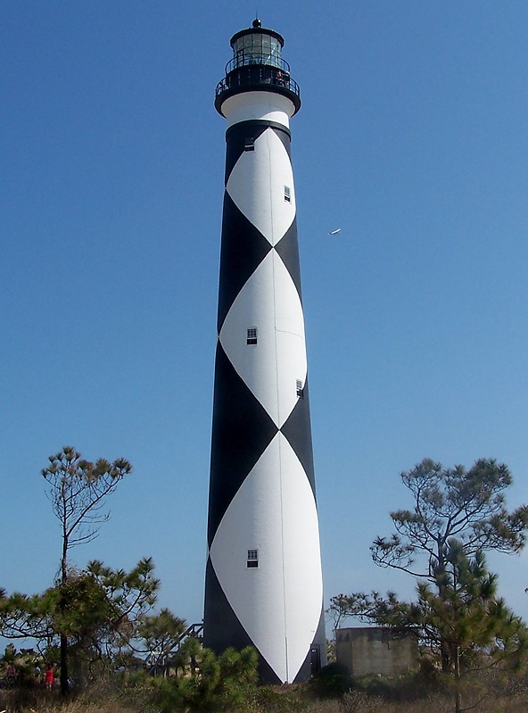 North Carolina / Cape Lookout lighthouse
Author of the photo: [url=https://www.flickr.com/photos/bobindrums/]Robert English[/url]
Keywords: North Carolina;Atlantic ocean;United States