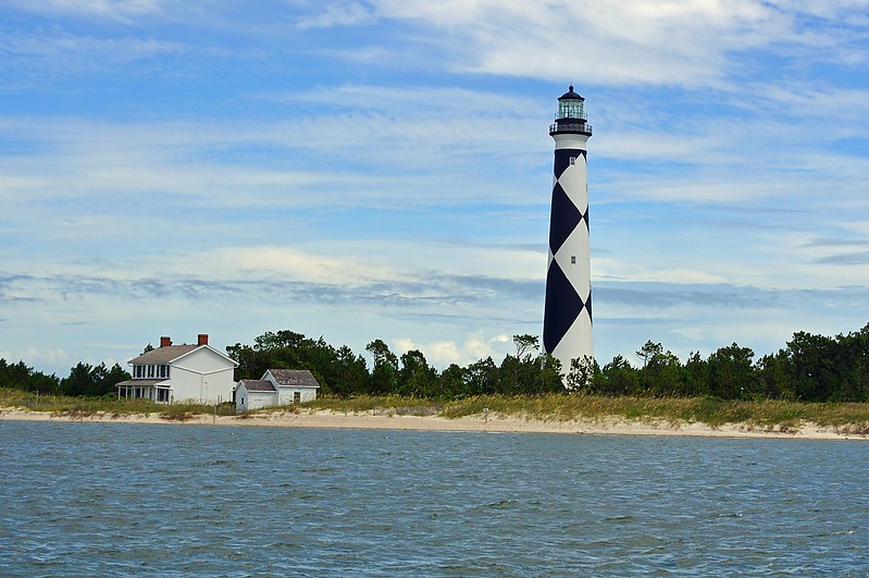 North Carolina / Cape Lookout lighthouse
Author of the photo: [url=https://www.flickr.com/photos/lighthouser/sets]Rick[/url]
Keywords: North Carolina;Atlantic ocean;United States