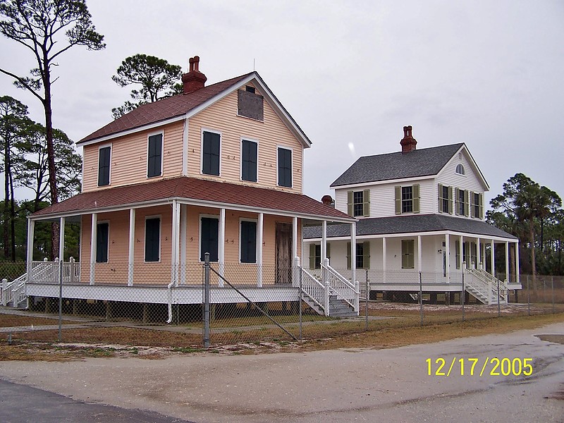 Florida / Cape San Blas lighthouse - keepers houses
Author of the photo: [url=https://www.flickr.com/photos/bobindrums/]Robert English[/url]

Keywords: Florida;United States;Gulf of Mexico