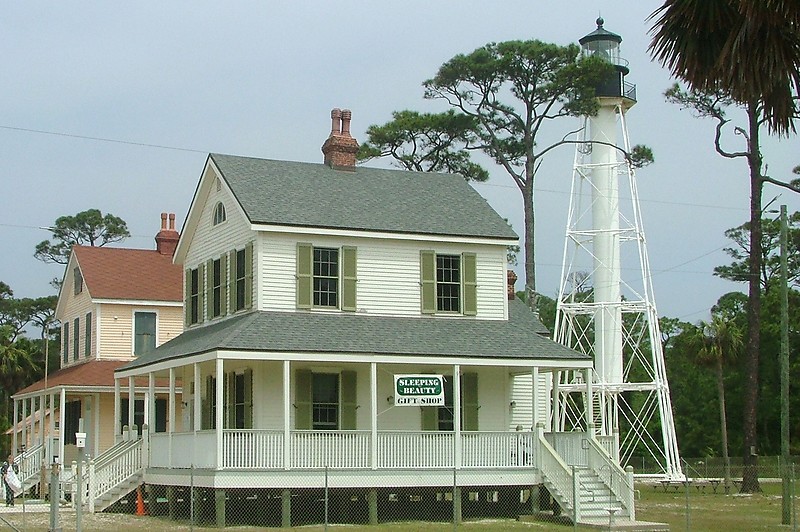 Florida / Cape San Blas lighthouse - keepers house
Author of the photo: [url=https://www.flickr.com/photos/larrymyhre/]Larry Myhre[/url]
Keywords: Florida;United States;Gulf of Mexico