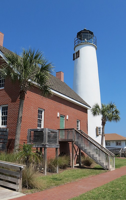 Florida / Cape St. George lighthouse
Author of the photo: [url=https://www.flickr.com/photos/21475135@N05/]Karl Agre[/url]

Keywords: Saint George Island;Florida;United States;Gulf of Mexico