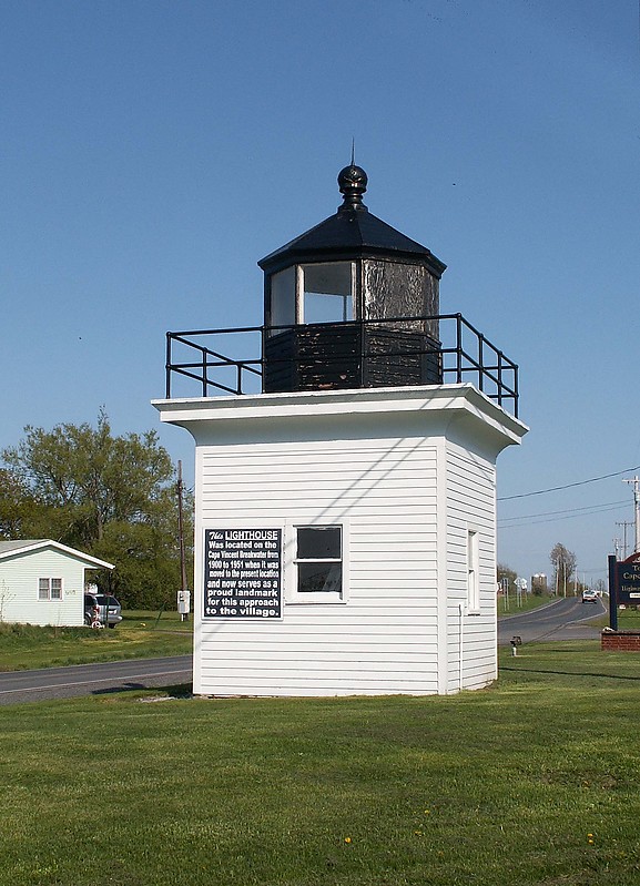 New York / Cape Vincent Breakwater lighthouse
Author of the photo: [url=https://www.flickr.com/photos/21475135@N05/]Karl Agre[/url]
Keywords: New York;United States;Saint Lawrence river