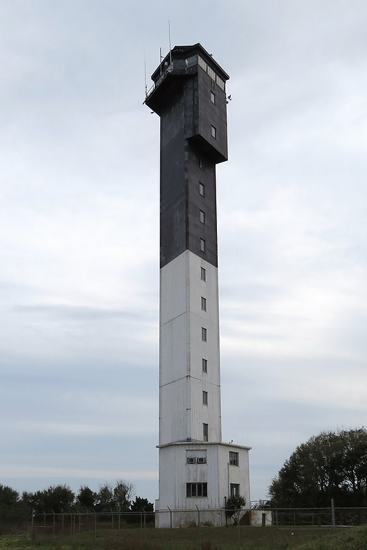 South Carolina / Charleston / Sullivans Island lighthouse
Author of the photo: [url=https://www.flickr.com/photos/larrymyhre/]Larry Myhre[/url]
Keywords: South Carolina;Atlantic ocean;United States;Charleston;Vessel Traffic Service